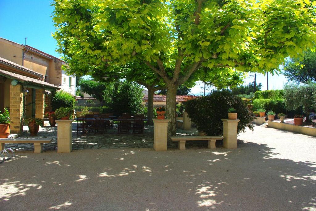 Saint-Saturnin-lès-Avignon Le Mas De L'Amandier חדר תמונה