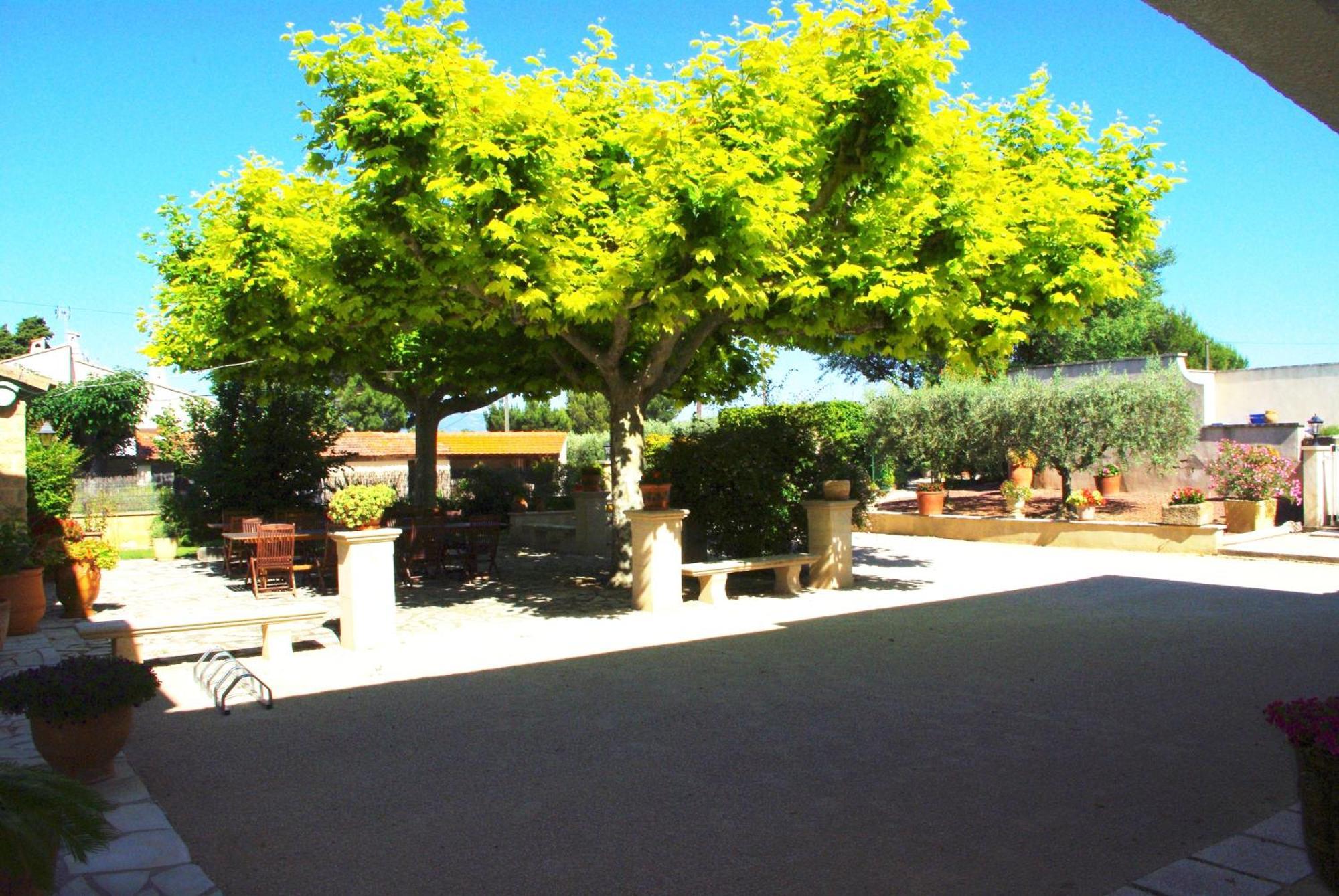 Saint-Saturnin-lès-Avignon Le Mas De L'Amandier מראה חיצוני תמונה